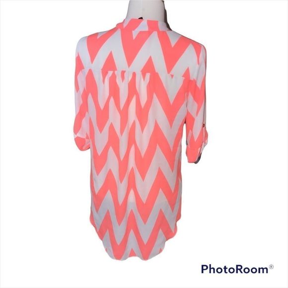 Gingy & Cocoa M neon coral and white chevron 3/4 sleeve flowy top - Picture 4 of 6